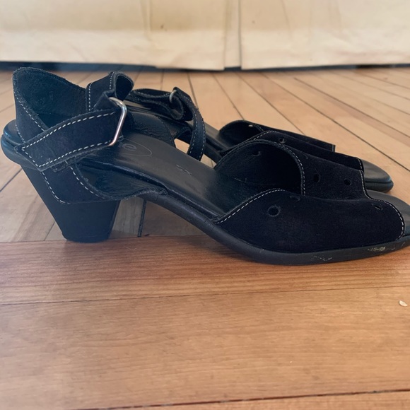 ARCHE WOMENS BLACK SUEDE SANDALS - Picture 5 of 8